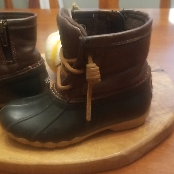 Sperry Brown and Black Kids Boots - Picture 2 of 6